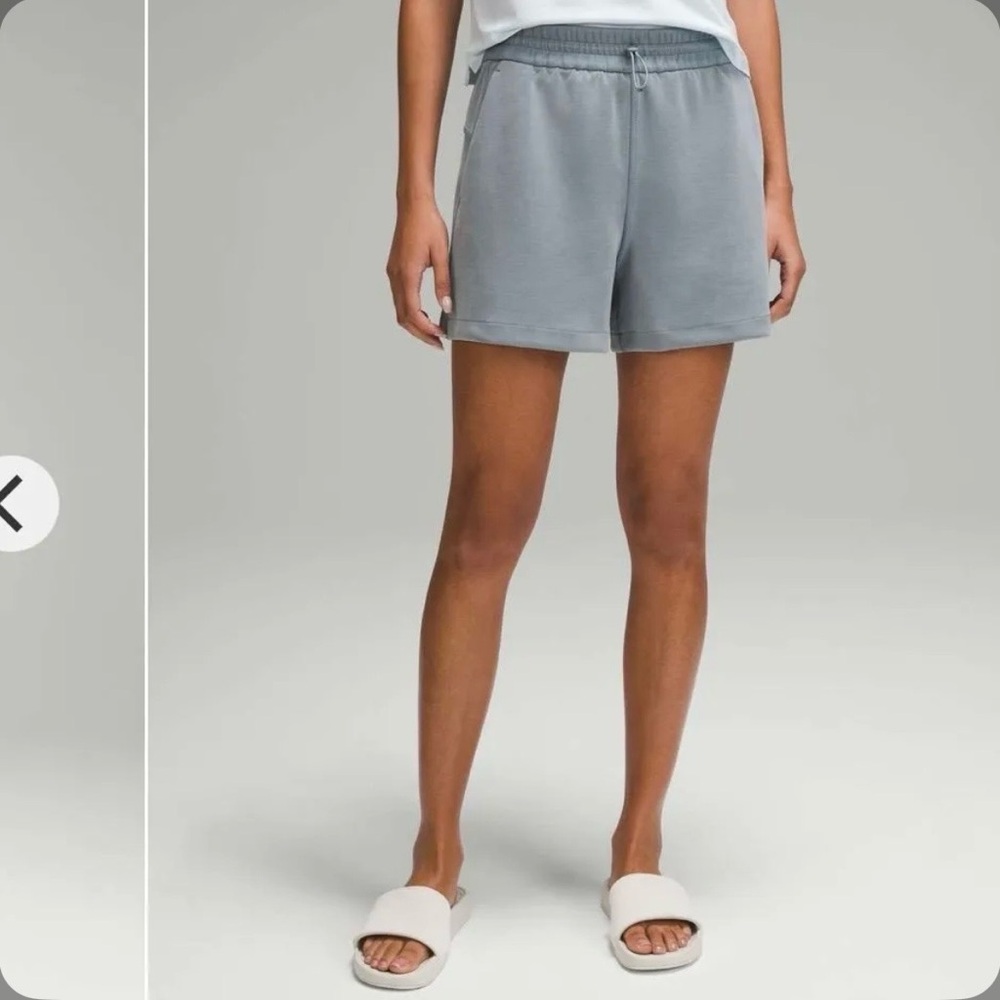 FINAL SALE Lululemon Softstreme High-Rise Short 4" Belgian Blue